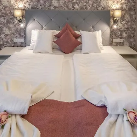 Carbona 105 Aparthotel