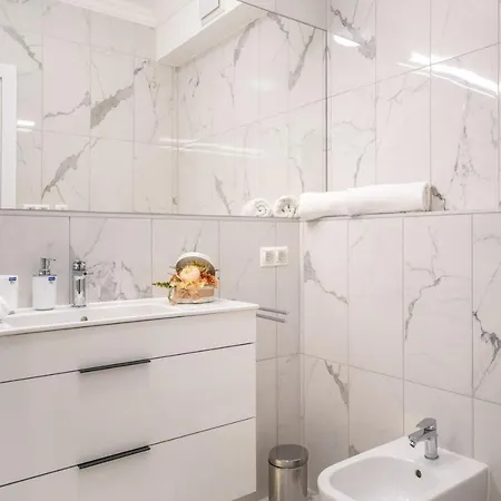 Carbona 105 Aparthotel 4*