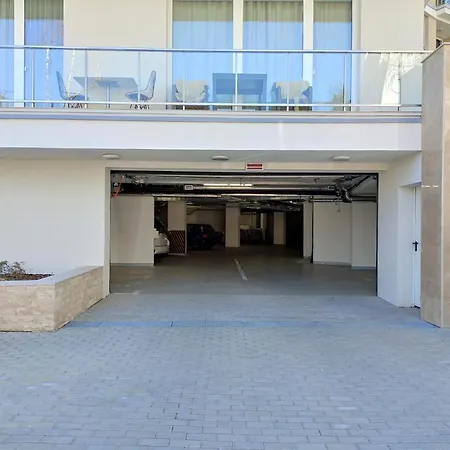 Carbona 105 アパートホテル 4*