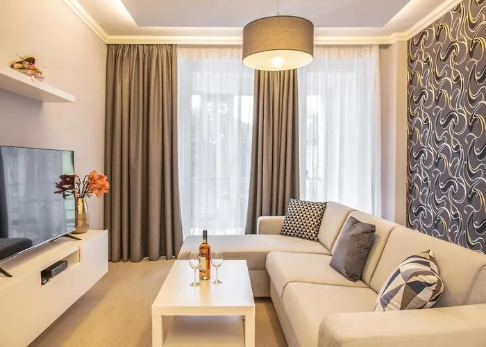 Carbona 105 アパートホテル 4*