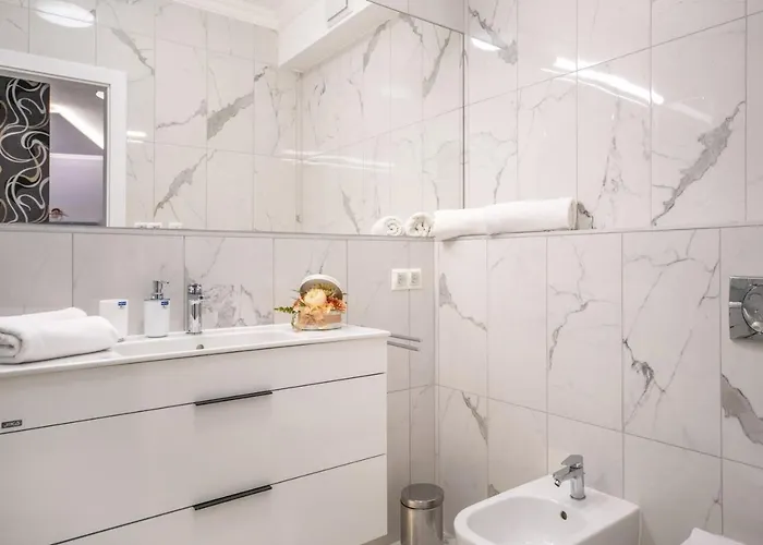 Carbona 105 アパートホテル 4*